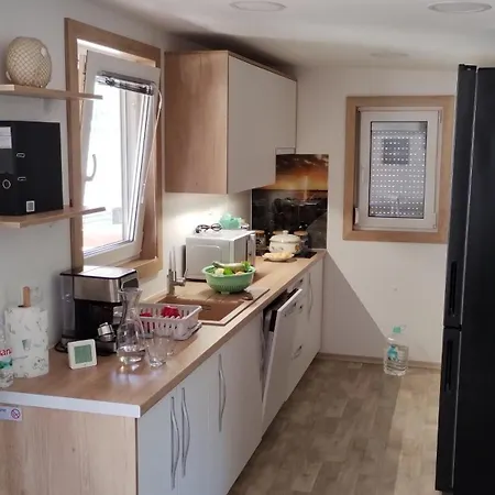 Sunrise Wellbeing Mobile - Mindful, Vegetarian And Active Retreat, Just 35 Meters From The Sea Dom wakacyjny *