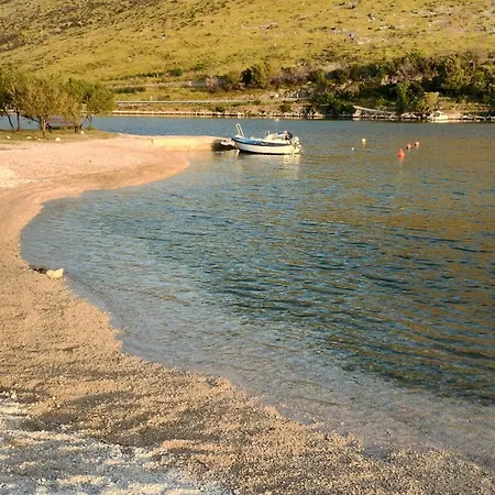 Dom wakacyjny Sunrise Wellbeing Mobile - Mindful, Vegetarian And Active Retreat, Just 35 Meters From The Sea Grebaštica