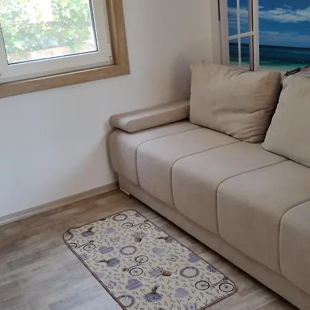 Sunrise Wellbeing Mobile - Mindful, Vegetarian And Active Retreat, Just 35 Meters From The Sea